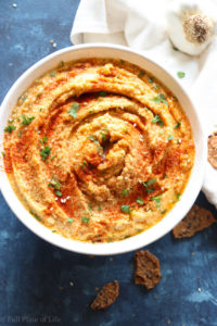 Organic Roasted Garlic Hummus with crackers